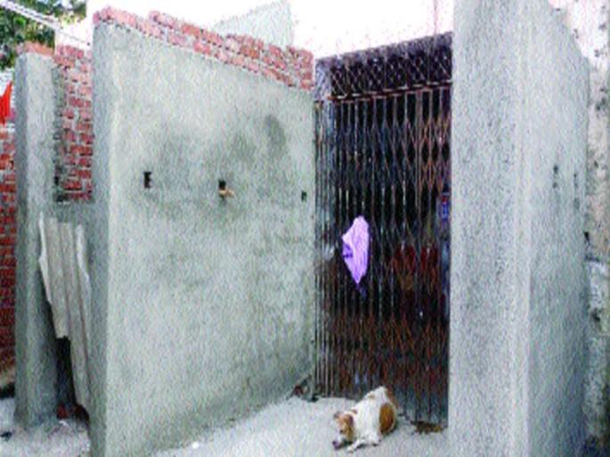 The protest against the fish market | मासळी बाजाराबाहेरील गाळ्यास केला विरोध The protest against the fish market | मासळी बाजाराबाहेरील गाळ्यास केला विरोध