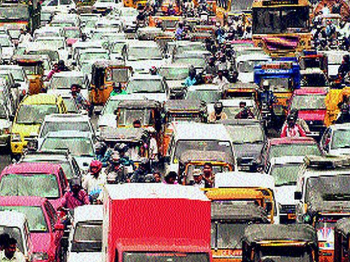 For two years, the speeding traffic of the West has been stuck in 'NOC' | दोन वर्षांपासून पश्चिम दु्रतगतीची वाहतूककोंडी अडकली ‘एनओसी’त For two years, the speeding traffic of the West has been stuck in 'NOC' | दोन वर्षांपासून पश्चिम दु्रतगतीची वाहतूककोंडी अडकली ‘एनओसी’त