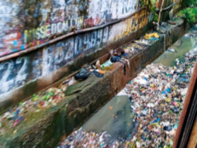 Waste in 'outfall'; water accumulated on railway tracks; Municipal Corporation's appeal not to believe in rumours | ‘आऊटफॉल’मध्ये कचरा; रेल्वे रुळांवर साचले पाणी; अफवांवर विश्वास न ठेवण्याचे महापालिकेचे आवाहन Waste in 'outfall'; water accumulated on railway tracks; Municipal Corporation's appeal not to believe in rumours | ‘आऊटफॉल’मध्ये कचरा; रेल्वे रुळांवर साचले पाणी; अफवांवर विश्वास न ठेवण्याचे महापालिकेचे आवाहन