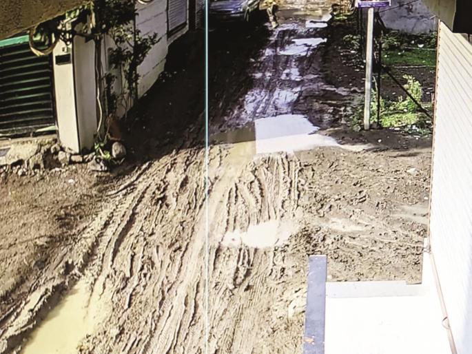 Only promises for Bambat Nagar to Beed bypass road, no option but to trample on the mud | बंबाट नगर ते बीड बायपास रस्त्याचे फक्त आश्वासन, चिखलवाटा तुडवण्याशिवाय पर्याय नाही Only promises for Bambat Nagar to Beed bypass road, no option but to trample on the mud | बंबाट नगर ते बीड बायपास रस्त्याचे फक्त आश्वासन, चिखलवाटा तुडवण्याशिवाय पर्याय नाही