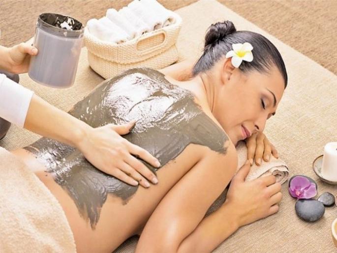 Know health benefits of mud therapy | त्वचेसंबंधी समस्या दूर करण्यासाठी मड थेरपी, जाणून घ्या इतरही फायदे! Know health benefits of mud therapy | त्वचेसंबंधी समस्या दूर करण्यासाठी मड थेरपी, जाणून घ्या इतरही फायदे!