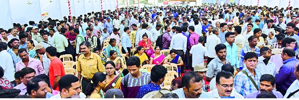 Who crores 800 crores from 'Mudra'? The unemployed educated unemployed: | ‘मुद्रा’तून ८00 कोटींची खिरापत कुणाला? सुशिक्षित बेरोजगार वंचितच : Who crores 800 crores from 'Mudra'? The unemployed educated unemployed: | ‘मुद्रा’तून ८00 कोटींची खिरापत कुणाला? सुशिक्षित बेरोजगार वंचितच :