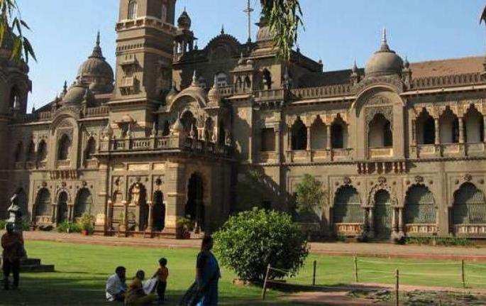 Give LL.M. the question paper in Marathi, the Vice Chancellor of the Senate | एलएलएमची प्रश्नपत्रिका मराठीतून द्या, सिनेट सदस्यांची कुलगुरुंकडे मागणी 