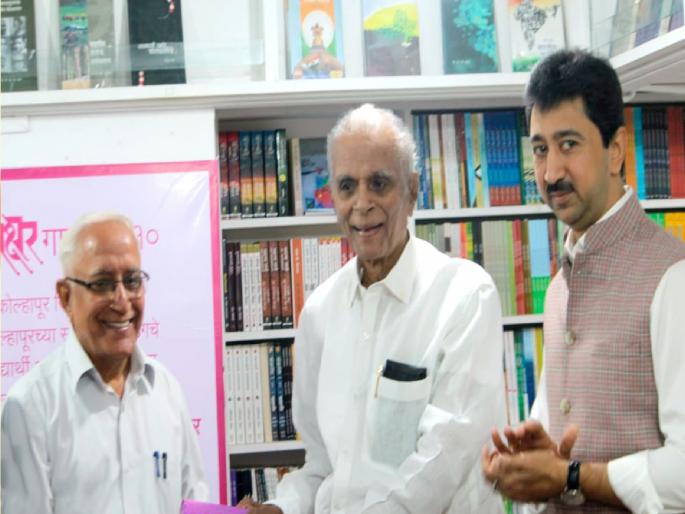 Hostels in Kolhapur symbolize Shahu Maharaj vision says Dr. Mujumdar | कोल्हापुरातील वसतिगृहे शाहू महाराजांच्या द्रष्टेपणाचे प्रतीक; डॉ. शां. ब. मुजुमदार यांचे प्रतिपादन Hostels in Kolhapur symbolize Shahu Maharaj vision says Dr. Mujumdar | कोल्हापुरातील वसतिगृहे शाहू महाराजांच्या द्रष्टेपणाचे प्रतीक; डॉ. शां. ब. मुजुमदार यांचे प्रतिपादन