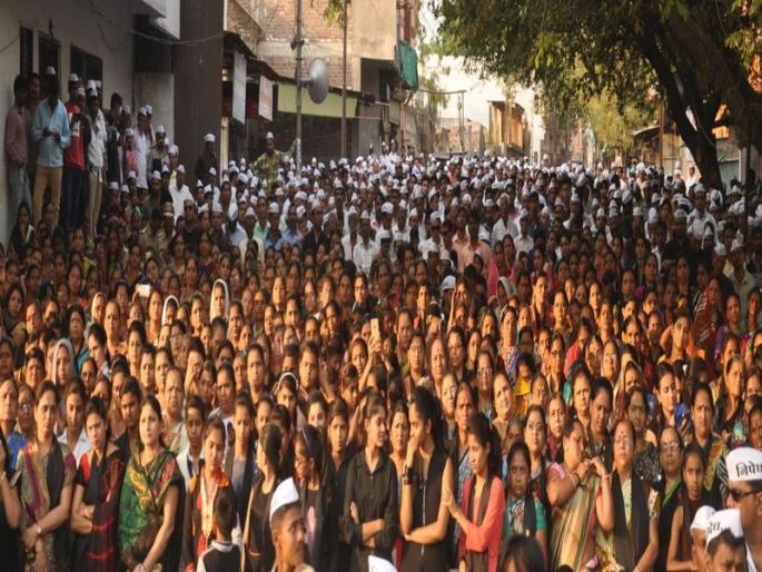 Mum Morcha protests in Nandurbar in Nandurbar for girl child abuse | बालिका अत्याचारप्रकरणी नंदुरबारात निषेध मूक मोर्चा Mum Morcha protests in Nandurbar in Nandurbar for girl child abuse | बालिका अत्याचारप्रकरणी नंदुरबारात निषेध मूक मोर्चा