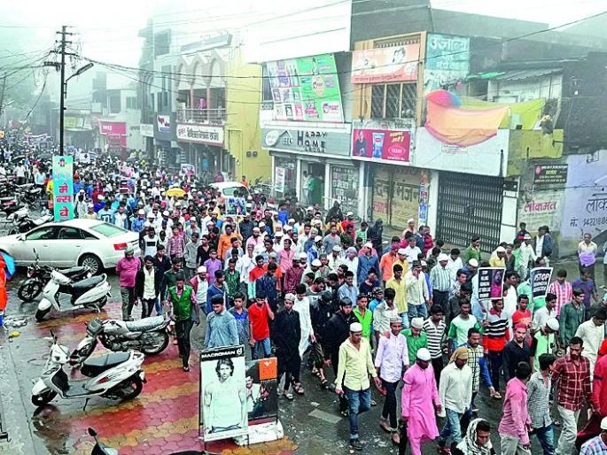 The silent Front to remove the injustice of Rohingya Muslims | रोहिंग्या मुस्लिमांवरील अन्याय दूर करण्यासाठी मूक मोर्चा The silent Front to remove the injustice of Rohingya Muslims | रोहिंग्या मुस्लिमांवरील अन्याय दूर करण्यासाठी मूक मोर्चा
