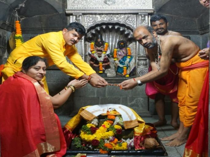 Heart winning love! Rakhi sent by Muktai to Mauli | Raksha Bandhan: मनं जिंकणारं प्रेम! मुक्ताईने पाठवली माऊलींना राखी Heart winning love! Rakhi sent by Muktai to Mauli | Raksha Bandhan: मनं जिंकणारं प्रेम! मुक्ताईने पाठवली माऊलींना राखी