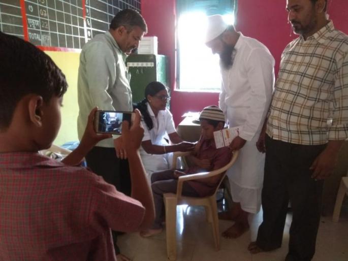 Text of vaccination of Urdu medium students in Muktainagar taluka | मुक्ताईनगर तालुक्यात उर्दू माध्यमाच्या विद्यार्थ्यांची लसीकरणाकडे पाठ Text of vaccination of Urdu medium students in Muktainagar taluka | मुक्ताईनगर तालुक्यात उर्दू माध्यमाच्या विद्यार्थ्यांची लसीकरणाकडे पाठ