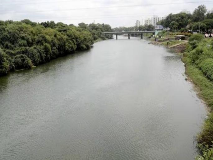 To prevent flooding; Pune Municipal Corporation to remove old embankments in riverbed | पूरस्थिती निर्माण होण्यापासून थांबवणार; नदीपात्रातील जुने बंधारे पुणे महापालिका काढणार To prevent flooding; Pune Municipal Corporation to remove old embankments in riverbed | पूरस्थिती निर्माण होण्यापासून थांबवणार; नदीपात्रातील जुने बंधारे पुणे महापालिका काढणार