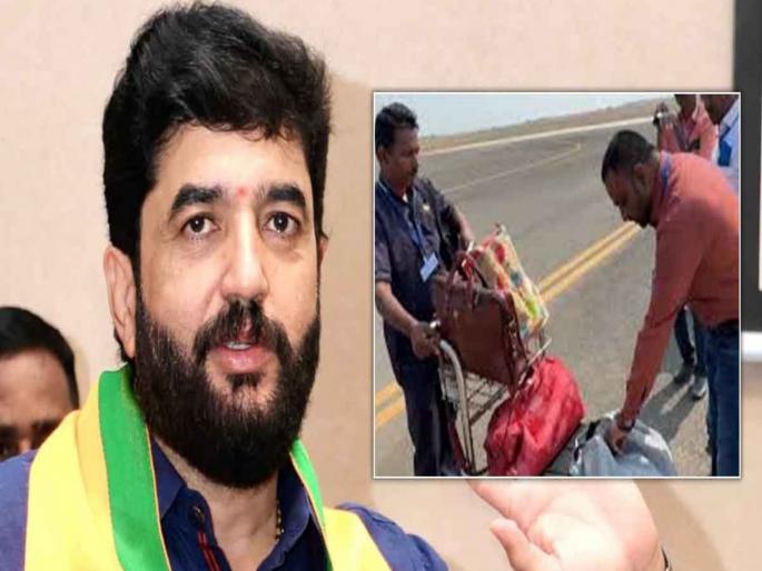 Bag inspection of Union Minister of State Muralidhar Mohol | केंद्रीय राज्यमंत्री मुरलीधर मोहोळ यांच्या बॅगेची तपासणी Bag inspection of Union Minister of State Muralidhar Mohol | केंद्रीय राज्यमंत्री मुरलीधर मोहोळ यांच्या बॅगेची तपासणी