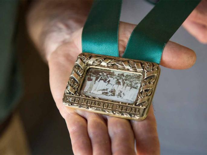 India vs Australia, 2nd Test : Man Of The Match winner of Boxing Day Test match will be awarded with the Mullagh Medal | India vs Australia, 2nd Test : 'बॉक्सिंग डे' कसोटीतील सर्वोत्तम खेळाडूला मिळणार विशेष पदक; जाणून घ्या कारण