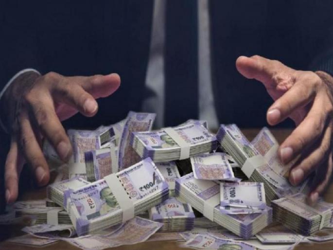 in mumbai about 1.70 lakhs robbed by putting chilli powder in the eyes a case has been registered at mulund police station | डोळ्यांत मिरचीपूड टाकून १.७० लाख लुटले; मुलुंड पोलीस ठाण्यात गुन्हा दाखल in mumbai about 1.70 lakhs robbed by putting chilli powder in the eyes a case has been registered at mulund police station | डोळ्यांत मिरचीपूड टाकून १.७० लाख लुटले; मुलुंड पोलीस ठाण्यात गुन्हा दाखल