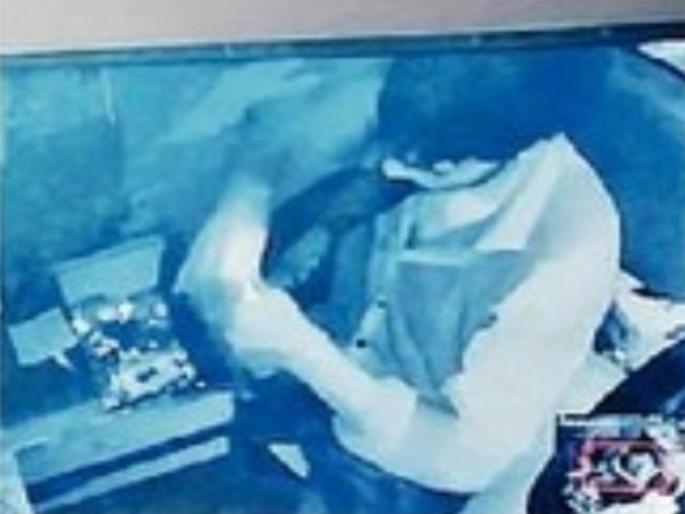 in mumbai six shops near the police station were broken into 51 thousand was looted in mulund | पोलीस चौकीजवळील सहा दुकाने फोडली; मुलुंडमध्ये ५१ हजारांचा ऐवज लुटला in mumbai six shops near the police station were broken into 51 thousand was looted in mulund | पोलीस चौकीजवळील सहा दुकाने फोडली; मुलुंडमध्ये ५१ हजारांचा ऐवज लुटला