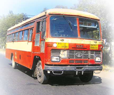 Rent extra like us; Maharashtra ST Corporation advises Karnataka | आमच्यासारखी जादा भाडेवाढ करा; महाराष्ट्र एसटी महामंडळाचा कर्नाटकला ‘सल्ला’ Rent extra like us; Maharashtra ST Corporation advises Karnataka | आमच्यासारखी जादा भाडेवाढ करा; महाराष्ट्र एसटी महामंडळाचा कर्नाटकला ‘सल्ला’