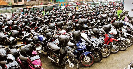 Determines the life of two-wheelers; Information about Union Minister of Earth Transport Nitin Gadkari | दुचाकींचेही आयुष्य ठरवणार; केंद्रीय भूपृष्ठ वाहतूकमंत्री नितीन गडकरींची माहिती Determines the life of two-wheelers; Information about Union Minister of Earth Transport Nitin Gadkari | दुचाकींचेही आयुष्य ठरवणार; केंद्रीय भूपृष्ठ वाहतूकमंत्री नितीन गडकरींची माहिती