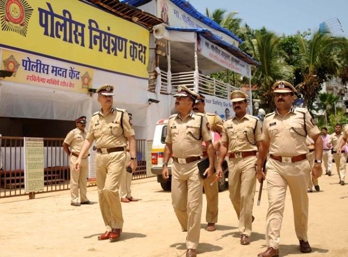 Two lakh police were deployed in Maharashtra and 3,000 in Mumbai for Bappa's conviction | बाप्पाच्या निरोपासाठी राज्यात महाराष्ट्रात दोन लाख तर मुंबईत ५० हजार पोलीस तैनात Two lakh police were deployed in Maharashtra and 3,000 in Mumbai for Bappa's conviction | बाप्पाच्या निरोपासाठी राज्यात महाराष्ट्रात दोन लाख तर मुंबईत ५० हजार पोलीस तैनात