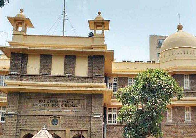 The gates of Wadia Hospital remain open, but the issue of grants remains | वाडिया रुग्णालयाचे द्वार खुले तरी अनुदानाचा वाद कायम The gates of Wadia Hospital remain open, but the issue of grants remains | वाडिया रुग्णालयाचे द्वार खुले तरी अनुदानाचा वाद कायम