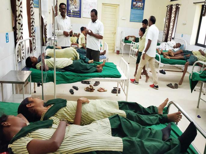 Poisoned, 2 poisoned students | खिचडीत शिजली पाल, ५८ विद्यार्थ्यांना विषबाधा Poisoned, 2 poisoned students | खिचडीत शिजली पाल, ५८ विद्यार्थ्यांना विषबाधा