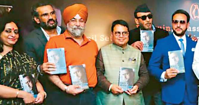The Bad Man on the screen ... the "Good Man" in real life | पडद्यावरचा ‘बॅड मॅन’... खऱ्या आयुष्यात ‘गुड मॅन’ The Bad Man on the screen ... the "Good Man" in real life | पडद्यावरचा ‘बॅड मॅन’... खऱ्या आयुष्यात ‘गुड मॅन’