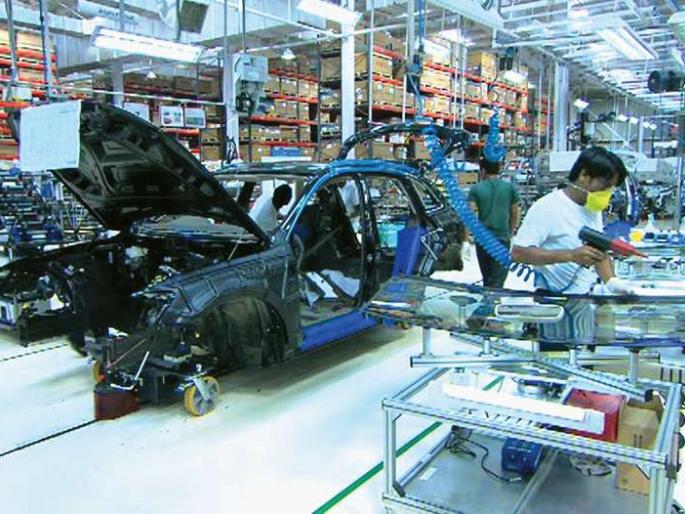 About 5,000 industries in Aurangabad bear a downturn | औरंगाबादमधील सुमारे २ हजार उद्योगांवर मंदीचे संकट About 5,000 industries in Aurangabad bear a downturn | औरंगाबादमधील सुमारे २ हजार उद्योगांवर मंदीचे संकट