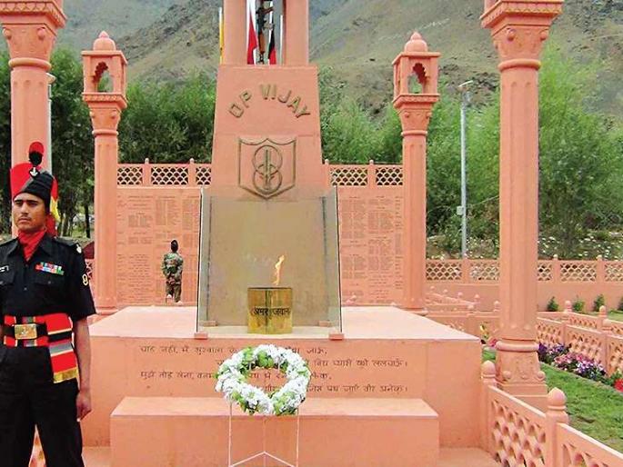 Pak hits: Don't dare to intrude on 'Kargil' again - Rawat | पाकला ठणकावले : पुन्हा ‘कारगिल’सारखी घुसखोरी करण्याची हिम्मत करू नका - रावत Pak hits: Don't dare to intrude on 'Kargil' again - Rawat | पाकला ठणकावले : पुन्हा ‘कारगिल’सारखी घुसखोरी करण्याची हिम्मत करू नका - रावत