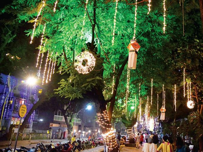 Mumbai's Digital Diwali; Technosavvy showers of good wishes will measure the noise of pollution | मुंबईकरांची डिजिटल दिवाळी; टेक्नोसॅव्ही शुभेच्छांचा वर्षाव, ध्वनिप्रदूषणाचा आवाज मोजणार Mumbai's Digital Diwali; Technosavvy showers of good wishes will measure the noise of pollution | मुंबईकरांची डिजिटल दिवाळी; टेक्नोसॅव्ही शुभेच्छांचा वर्षाव, ध्वनिप्रदूषणाचा आवाज मोजणार