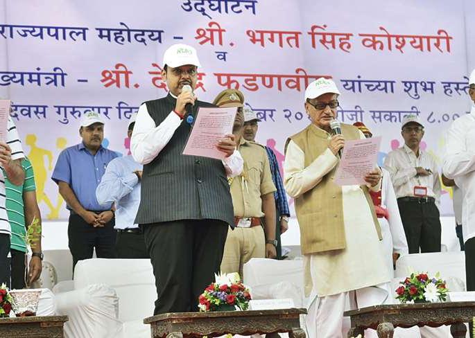 Unity tour in Mumbai for Sardar Patel's birth anniversary | सरदार पटेलांच्या जयंतीनिमित्त मुंबईत एकता दौड Unity tour in Mumbai for Sardar Patel's birth anniversary | सरदार पटेलांच्या जयंतीनिमित्त मुंबईत एकता दौड