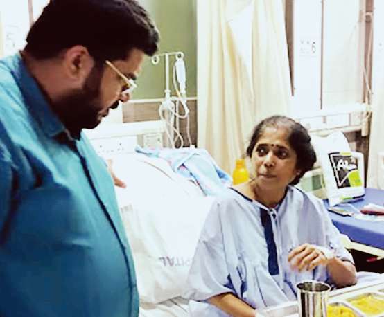 The surgery of 'that' woman's finger started | ‘त्या’ महिलेच्या बोटावर शस्त्रक्रिया सुरू The surgery of 'that' woman's finger started | ‘त्या’ महिलेच्या बोटावर शस्त्रक्रिया सुरू