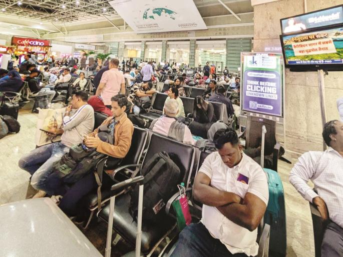 Both IndiGo flights to Mumbai cancelled, Chhatrapati Sambhajinagarkar stranded in Mumbai for 12 hours | इंडिगोची मुंबईची दोन्ही विमाने रद्द, मुंबईत १२ तास ताटकळले छत्रपती संभाजीनगरकर