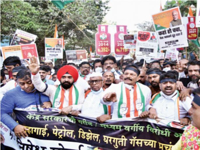 Congress protests against Nirmala Sitharaman | निर्मला सीतारामन यांच्याविरोधात काँग्रेसची निदर्शने Congress protests against Nirmala Sitharaman | निर्मला सीतारामन यांच्याविरोधात काँग्रेसची निदर्शने