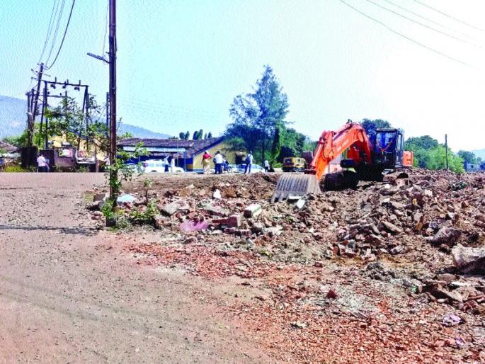 Four-bed identification of Pusli village | चौपदरीकरणाने पुसली गावाची ओळख Four-bed identification of Pusli village | चौपदरीकरणाने पुसली गावाची ओळख