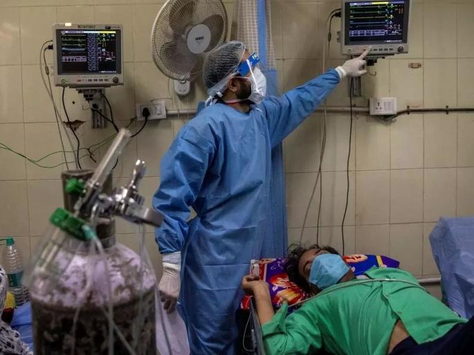 Oxygen in a quarter of an hour; save 61 patients | Oxygen Shortage: अनर्थ थोडक्यात टळला! सव्वा तासात ऑक्सिजन सिलिंडर पोहोचले; ६१ रुग्णांचे प्राण वाचले Oxygen in a quarter of an hour; save 61 patients | Oxygen Shortage: अनर्थ थोडक्यात टळला! सव्वा तासात ऑक्सिजन सिलिंडर पोहोचले; ६१ रुग्णांचे प्राण वाचले