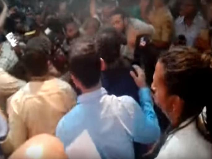 Journalists, activists 'bhadle' in ST program; Types of Mumbai Central Station Station | एसटीच्या कार्यक्रमात पत्रकार, कार्यकर्ते ‘भिडले’; मुंबई सेंट्रल एसटी स्थानकातील प्रकार Journalists, activists 'bhadle' in ST program; Types of Mumbai Central Station Station | एसटीच्या कार्यक्रमात पत्रकार, कार्यकर्ते ‘भिडले’; मुंबई सेंट्रल एसटी स्थानकातील प्रकार