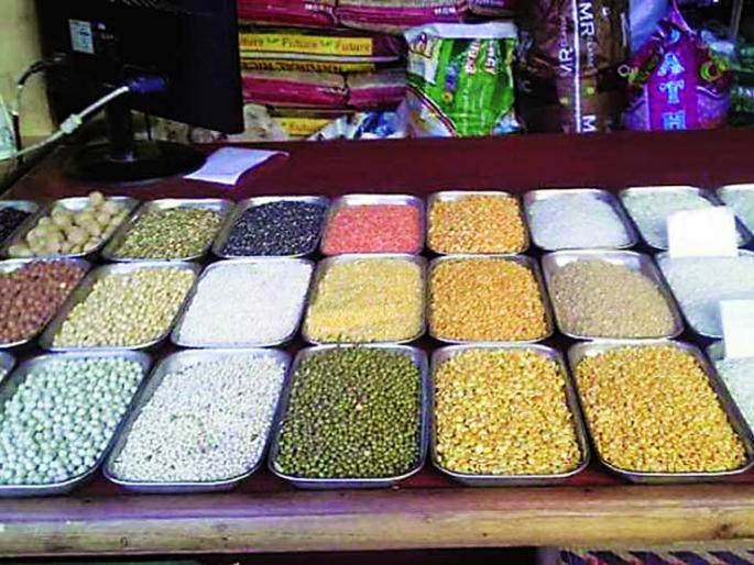 Drought hit; Increased prices of essential commodities | दुष्काळाचा फटका; जीवनावश्यक वस्तूंच्या किमतीमध्ये झाली वाढ Drought hit; Increased prices of essential commodities | दुष्काळाचा फटका; जीवनावश्यक वस्तूंच्या किमतीमध्ये झाली वाढ