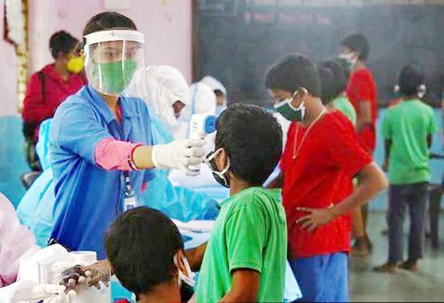 41 mentally retarded children in ashram school infected with corona; Incidents on Mars | आश्रमशाळेतील ४१ मतिमंद मुलांना कोरोनाची लागण; मंगळवेढ्यातील घटना