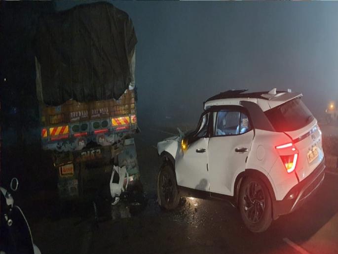 Accident on Mumbai Goa highway One person was injured | कारची ट्रकला पाठीमागून जोराची धडक, अपघातात एक जण गंभीर जखमी Accident on Mumbai Goa highway One person was injured | कारची ट्रकला पाठीमागून जोराची धडक, अपघातात एक जण गंभीर जखमी