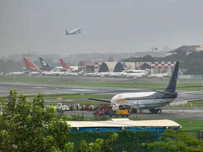 Youth infiltrates Mumbai airport area through protective wall crpf arrested investigating | संरक्षक भिंत ओलांडून मुंबई विमानतळ परिसरात तरुणाची घुसखोरी Youth infiltrates Mumbai airport area through protective wall crpf arrested investigating | संरक्षक भिंत ओलांडून मुंबई विमानतळ परिसरात तरुणाची घुसखोरी
