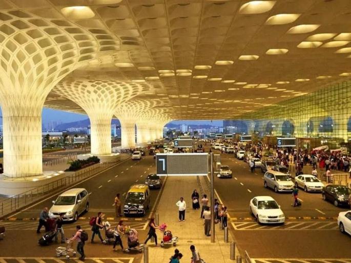 Mumbai Airport Viral Video: Security Staff & Cab Drivers Engage In Fist Fight Over Parking Dispute, Video Viral | Viral Video: मुंबई विमानतळावर सुरक्षारक्षक आणि वाहनचालकांमध्ये राडा, एकमेकांना कपडे फाटेपर्यंत मारलं! Mumbai Airport Viral Video: Security Staff & Cab Drivers Engage In Fist Fight Over Parking Dispute, Video Viral | Viral Video: मुंबई विमानतळावर सुरक्षारक्षक आणि वाहनचालकांमध्ये राडा, एकमेकांना कपडे फाटेपर्यंत मारलं!