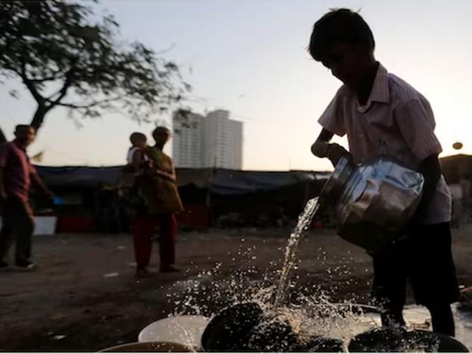Only 16 percent water in the lake that quenches Mumbai's thirst! Currently there is no water cut... | मुंबईची तहान भागविणाऱ्या तलावात १६ टक्केच पाणी! तूर्तास पाणी कपात नाही... Only 16 percent water in the lake that quenches Mumbai's thirst! Currently there is no water cut... | मुंबईची तहान भागविणाऱ्या तलावात १६ टक्केच पाणी! तूर्तास पाणी कपात नाही...