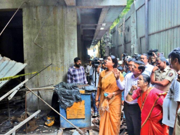 6 laborers fall from under-construction building; one killed in mumbai | बांधकामाधीन इमारतीवरून ६ मजूर कोसळले; एक ठार 6 laborers fall from under-construction building; one killed in mumbai | बांधकामाधीन इमारतीवरून ६ मजूर कोसळले; एक ठार