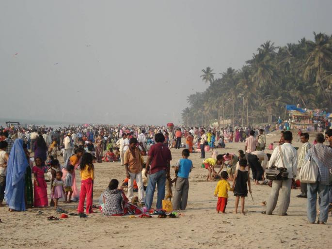 Robots will now save those drowning on four-wheelers; Municipal Corporation issues tender for purchase of robotic water rescue machine | चौपाट्यांवर बुडणाऱ्यांना आता वाचवणार रोबो; रोबोटिक वॉटर रेस्क्यू यंत्र खरेदीसाठी महापालिकेने काढली निविदा