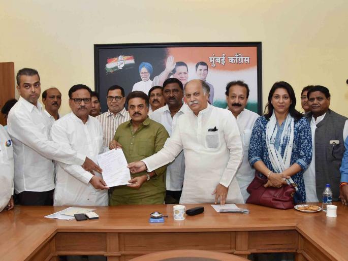 Rahul Gandhi to be nominated by the Mumbai Congress nomination form | राहुल गांधी यांनी अध्यक्ष व्हावे यासाठी मुंबई काँग्रेसने दिला नामांकन अर्ज Rahul Gandhi to be nominated by the Mumbai Congress nomination form | राहुल गांधी यांनी अध्यक्ष व्हावे यासाठी मुंबई काँग्रेसने दिला नामांकन अर्ज