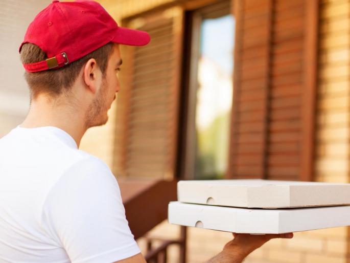 Mumbai Couple Refuses to Pay Delivery Boy, Sends Him Back Empty-Handed | Mumbai: मुंबईत पुन्हा मराठी- हिंदी वाद! जोपड्याचं डिलिव्हरी बॉयसोबत संतापजनक कृत्य Mumbai Couple Refuses to Pay Delivery Boy, Sends Him Back Empty-Handed | Mumbai: मुंबईत पुन्हा मराठी- हिंदी वाद! जोपड्याचं डिलिव्हरी बॉयसोबत संतापजनक कृत्य