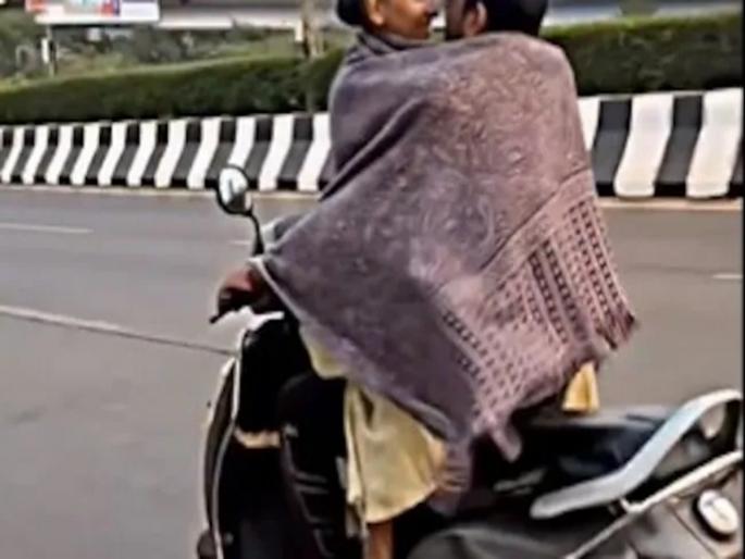 A couples romance on a scooty on the streets of Mumbai VIDEO went viral | मुंबईतील रस्त्यात धावत्या स्कुटीवर कपलचा रोमान्स; VIDEO व्हायरल होताच नेटिझन्सचा संताप A couples romance on a scooty on the streets of Mumbai VIDEO went viral | मुंबईतील रस्त्यात धावत्या स्कुटीवर कपलचा रोमान्स; VIDEO व्हायरल होताच नेटिझन्सचा संताप