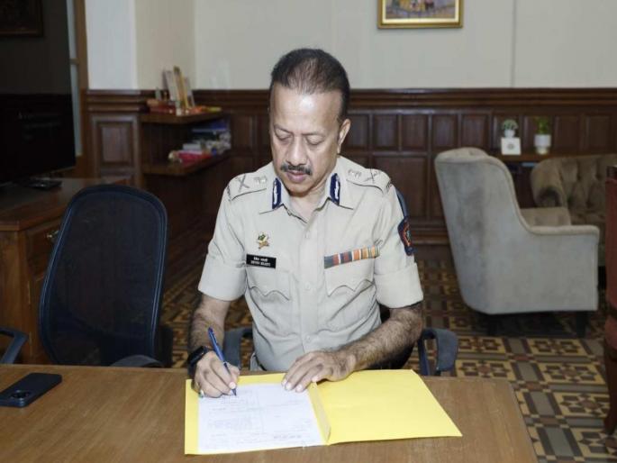 Senior IPS officer Deven Bharti has been appointed as the new Commissioner of Mumbai Police | IPS देवेन भारती मुंबईचे नवे पोलीस आयुक्त; २६/११ हल्ल्याच्या तपासाचे केले होते नेतृत्व Senior IPS officer Deven Bharti has been appointed as the new Commissioner of Mumbai Police | IPS देवेन भारती मुंबईचे नवे पोलीस आयुक्त; २६/११ हल्ल्याच्या तपासाचे केले होते नेतृत्व