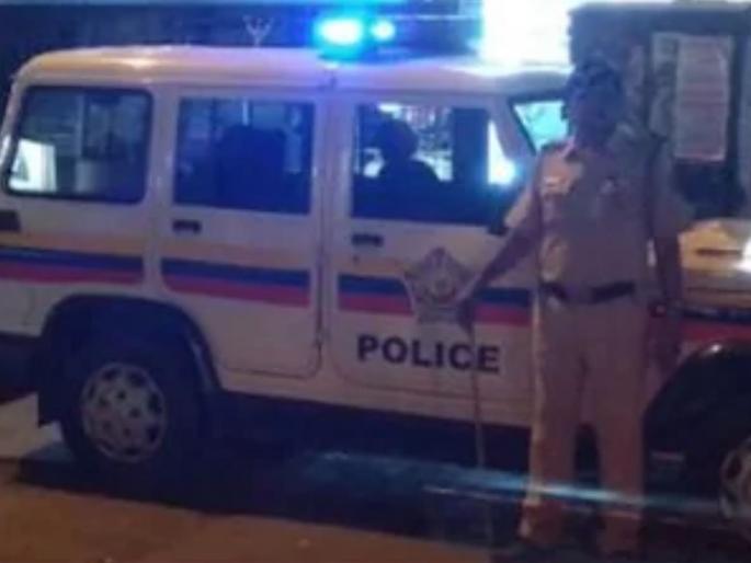 Woman pilot molested in Mumbai plane's cab during journey; Case registered against driver and two youths | मुंबईत विमानाच्या महिला पायलटचा कॅब प्रवासादरम्यान विनयभंग; चालकासह दोन तरुणांविरोधात गुन्हा Woman pilot molested in Mumbai plane's cab during journey; Case registered against driver and two youths | मुंबईत विमानाच्या महिला पायलटचा कॅब प्रवासादरम्यान विनयभंग; चालकासह दोन तरुणांविरोधात गुन्हा