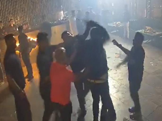 Rada owner held pistol at party till dawn in lounge | लाउंजमधल्या पहाटेपर्यंतच्या पार्टीत राडा, मालकावर रोखली पिस्तूल Rada owner held pistol at party till dawn in lounge | लाउंजमधल्या पहाटेपर्यंतच्या पार्टीत राडा, मालकावर रोखली पिस्तूल