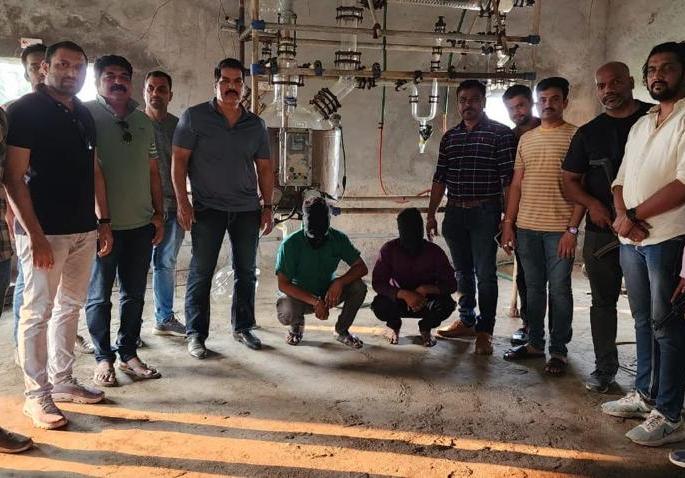 after nashik the drug factory in solapur was destroyed | नाशिक पाठोपाठ सोलापुरातील ड्रग्ज कारखाना उद्ध्वस्त after nashik the drug factory in solapur was destroyed | नाशिक पाठोपाठ सोलापुरातील ड्रग्ज कारखाना उद्ध्वस्त