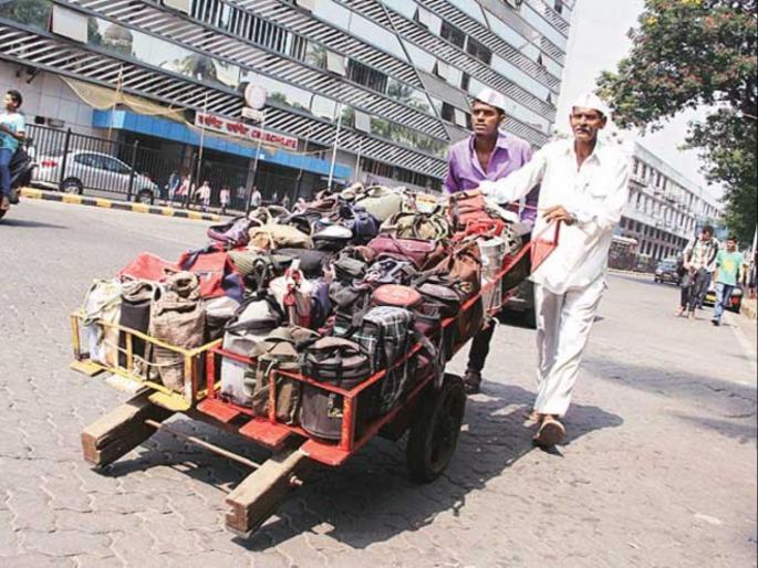 mumbai dabbawala facing tough time due to new corona lockdown restrictions in the state | धक्कादायक! ५ हजारांपैकी केवळ २०० मुंबईचे डबेवाले कार्यरत; कोरोनातील भीषण वास्तव mumbai dabbawala facing tough time due to new corona lockdown restrictions in the state | धक्कादायक! ५ हजारांपैकी केवळ २०० मुंबईचे डबेवाले कार्यरत; कोरोनातील भीषण वास्तव