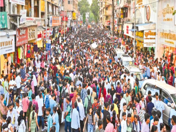 Crowds throng the markets for Diwali shopping in mumbai | दिवाळीच्या खरेदीसाठी बाजारात तुफान गर्दी; आकाश कंदील, विद्युत दिव्यांची रेलचेल, दादर, परळमधील बाजारपेठांना लाभली नवी झळाली  